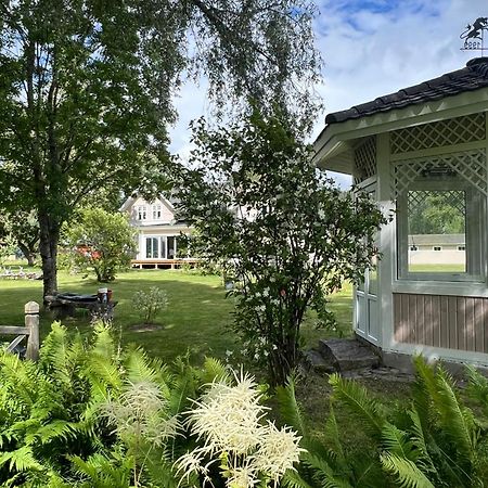 Rosa Huset Osebol Appartement Stöllet Buitenkant foto