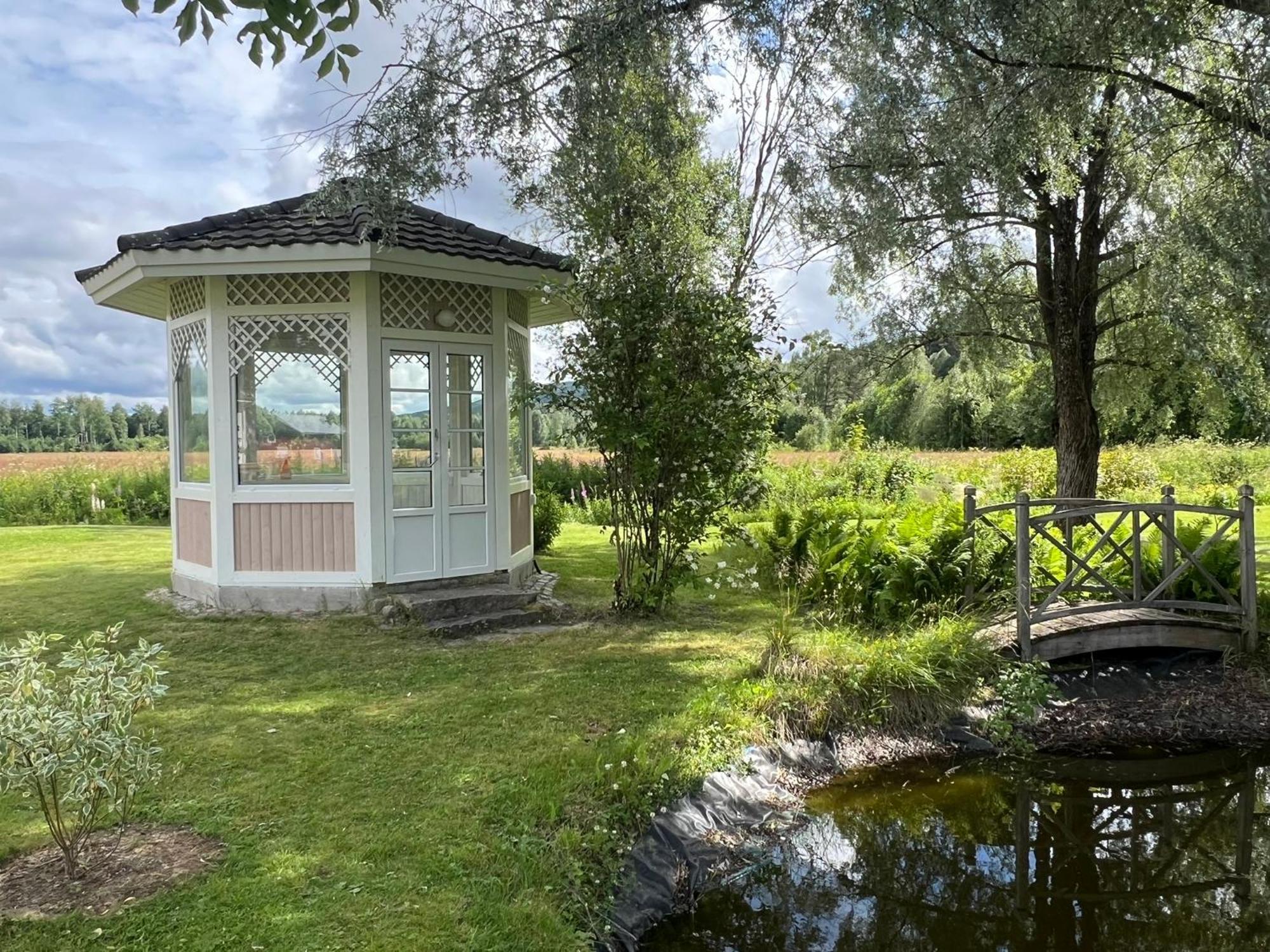 Rosa Huset Osebol Appartement Stöllet Buitenkant foto