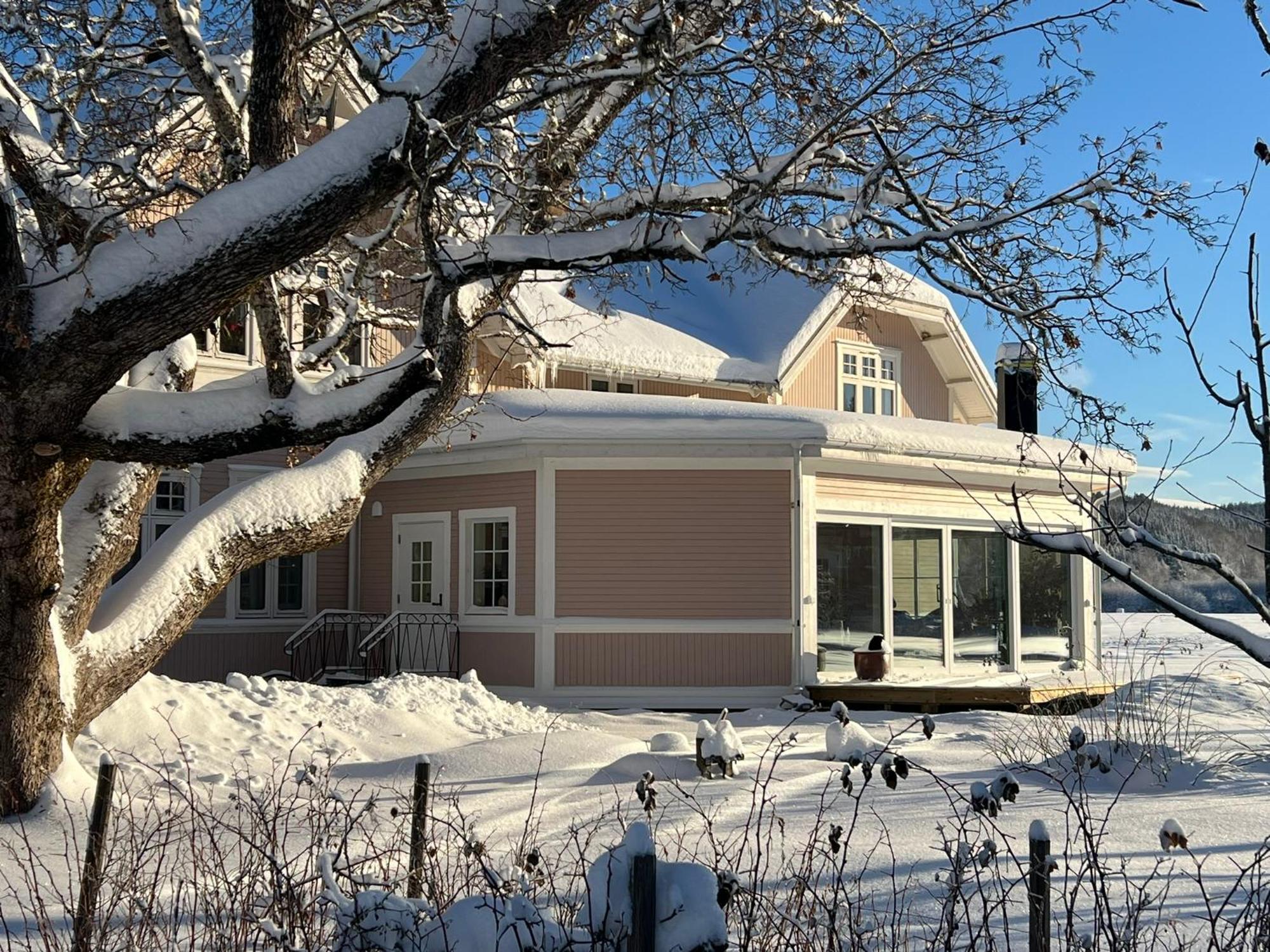 Rosa Huset Osebol Appartement Stöllet Buitenkant foto