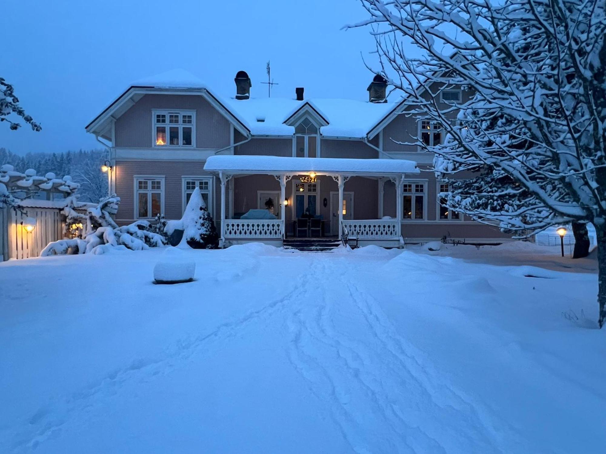 Rosa Huset Osebol Appartement Stöllet Buitenkant foto