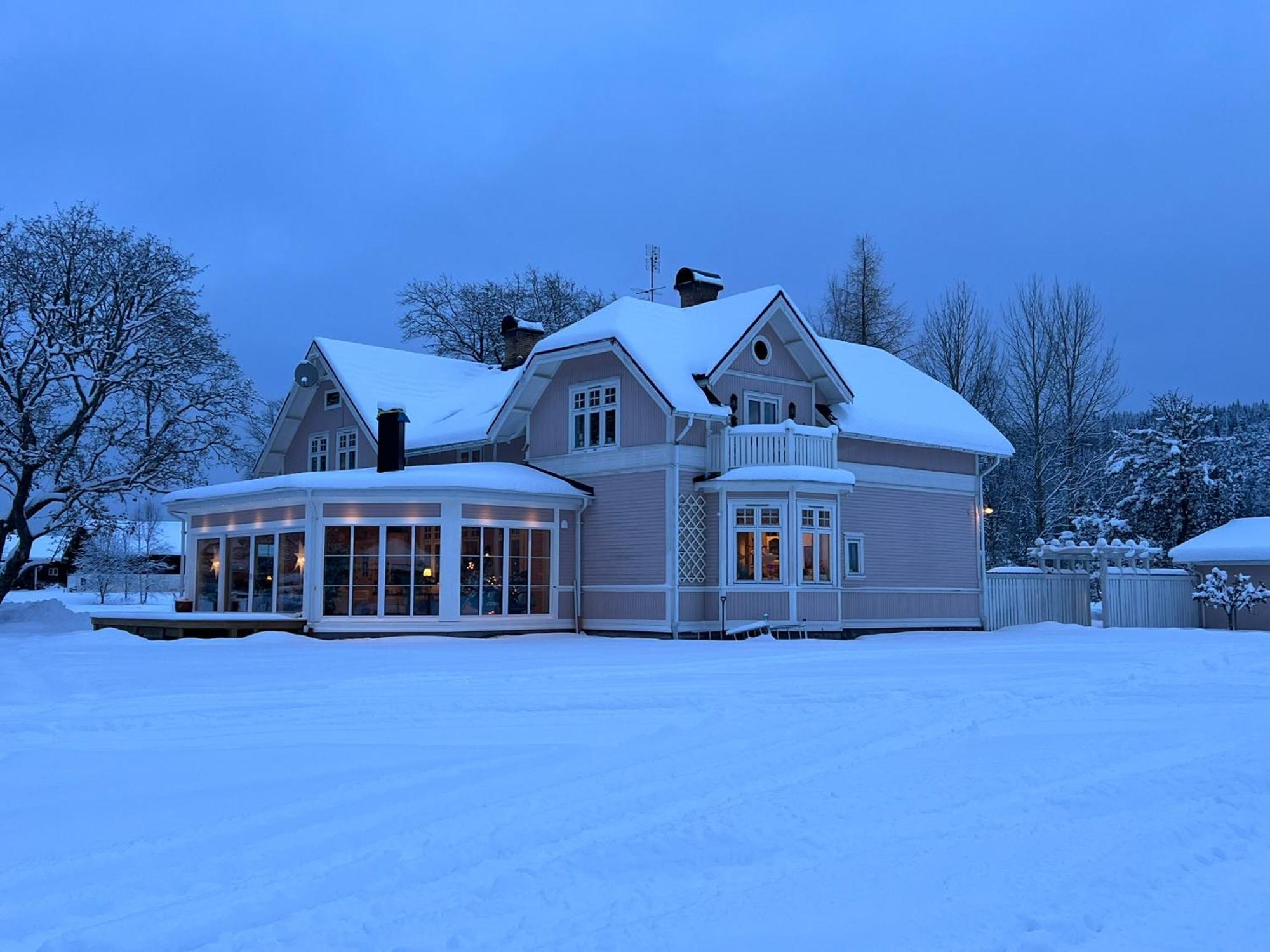 Rosa Huset Osebol Appartement Stöllet Buitenkant foto