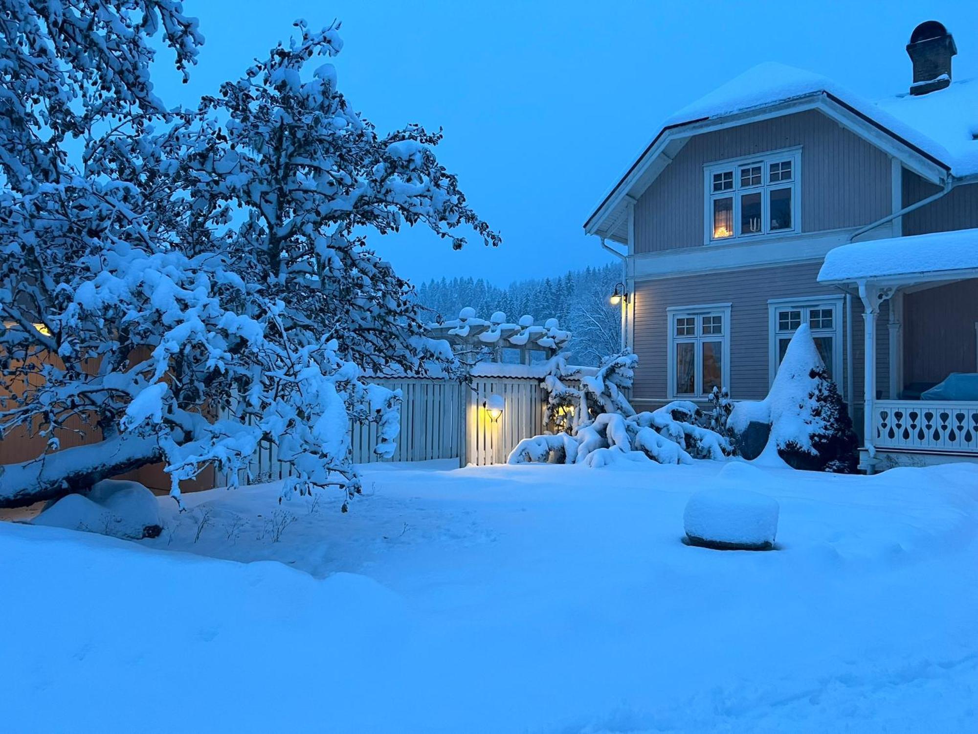 Rosa Huset Osebol Appartement Stöllet Buitenkant foto