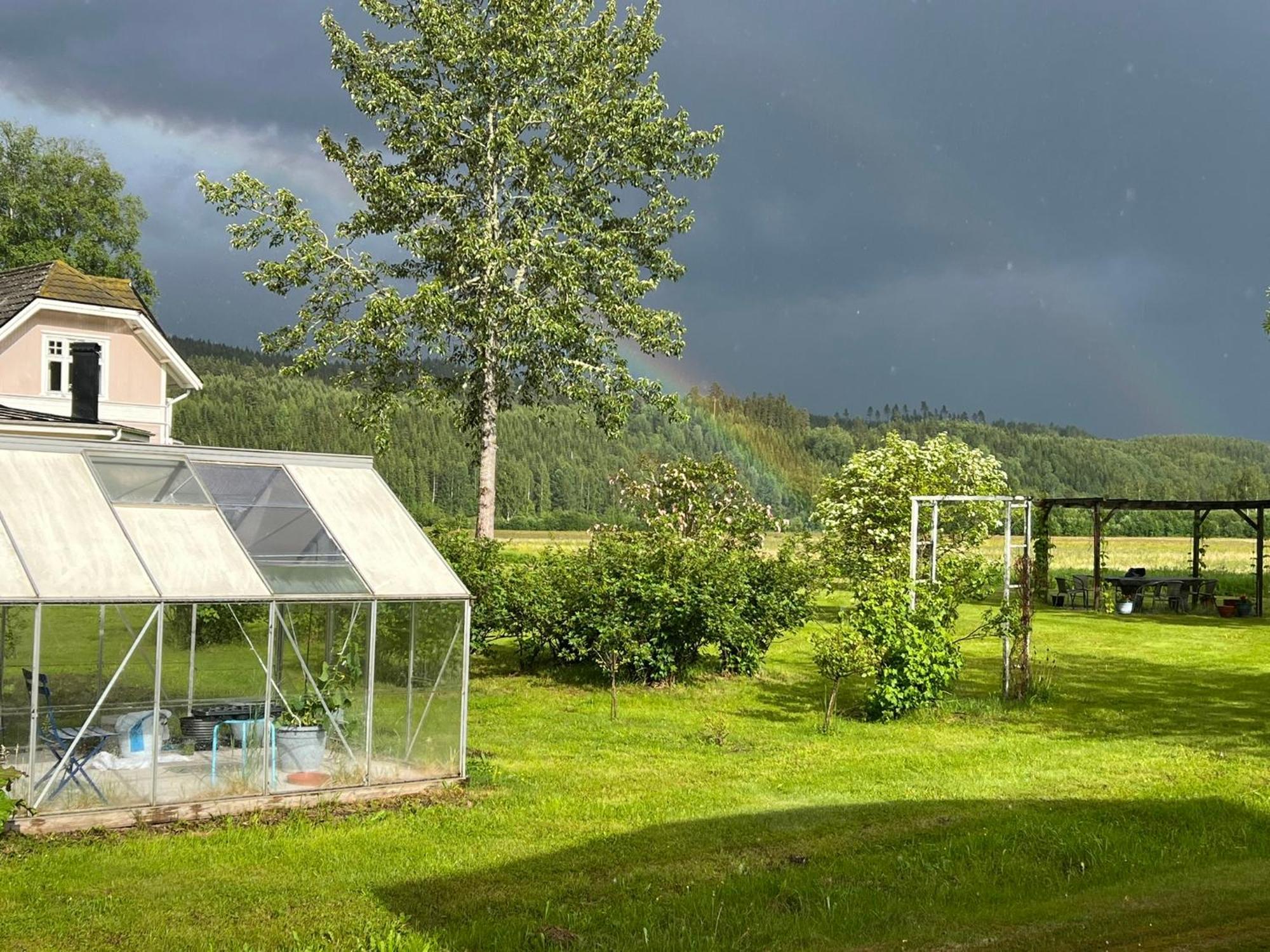 Rosa Huset Osebol Appartement Stöllet Buitenkant foto